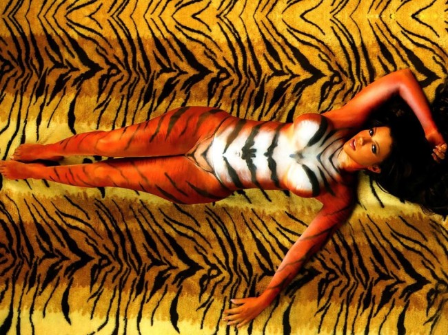 Эротический бодиарт тигр