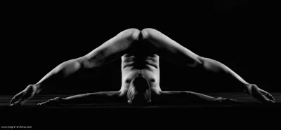 Йога в стиле ню