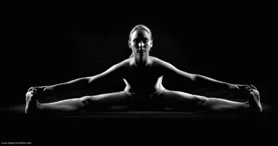 Йога в стиле ню