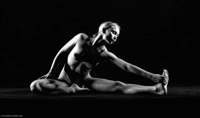 Йога в стиле ню