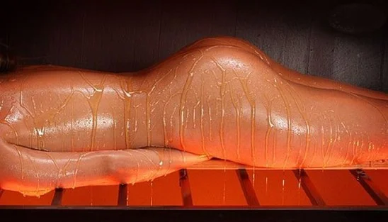 Диван губы сальвадора дали