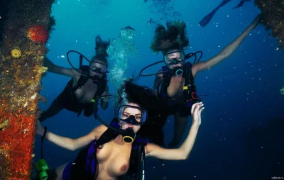 Девушка с аквалангом