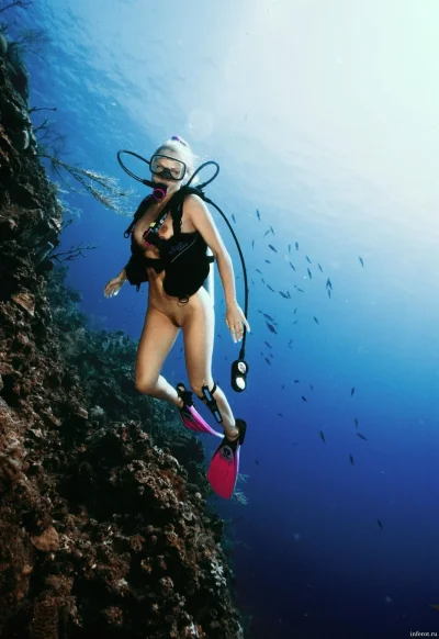 Голые аквалангистки