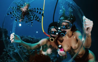 Голые аквалангистки