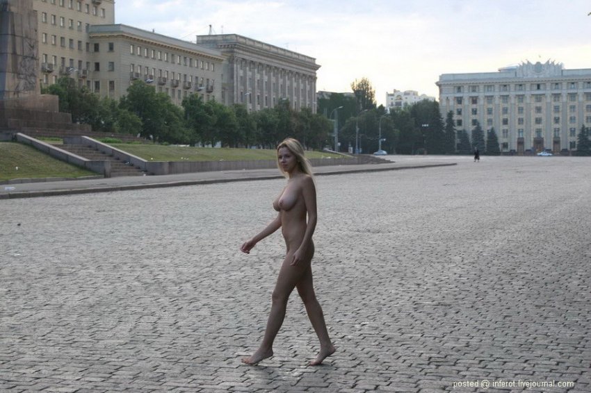 Голые прогулки