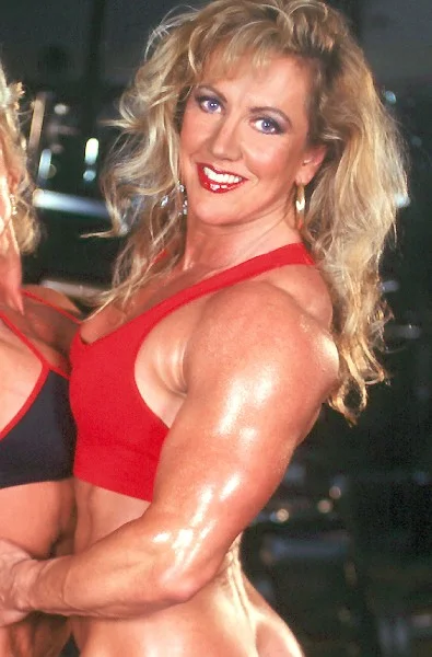 Мускулистая женщина