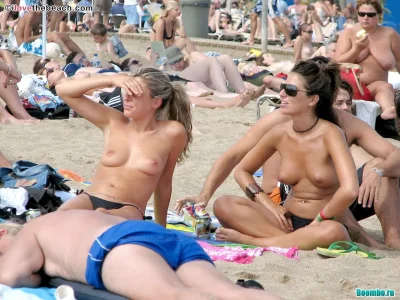 Топлесс на пляже