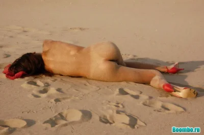 Девушка на пляже