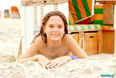 Маленькие девочки на пляже