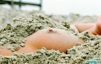 Розовая соль в море