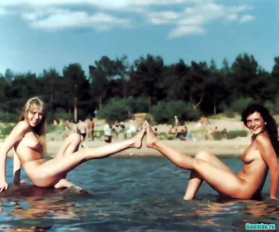 Красивые девушки на пляже