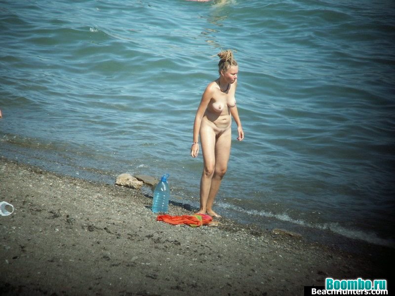 Подглядывание за пляжными девушками - скрытая камера