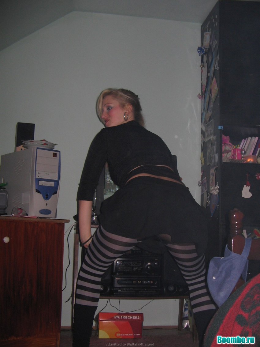 Домашние девушки в леггинсах