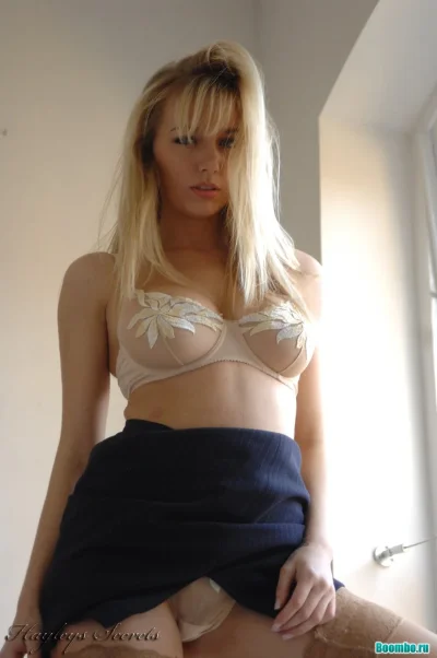 Красивая блондинка