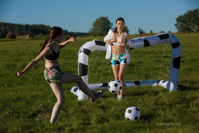 Футбол девушка