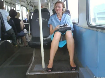 Засветы девушек в метро