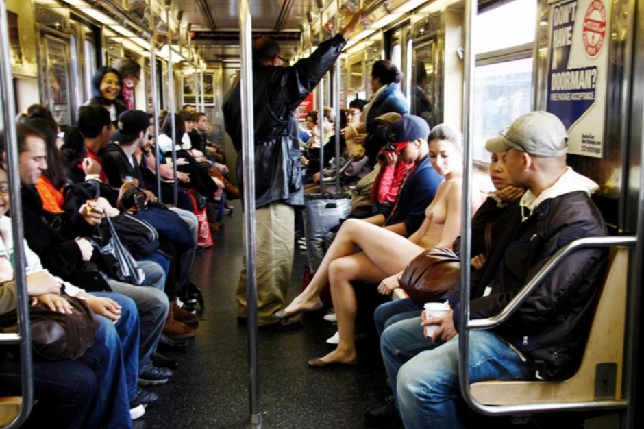 В метро без штанов