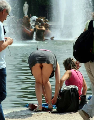 Девушка засветила попу