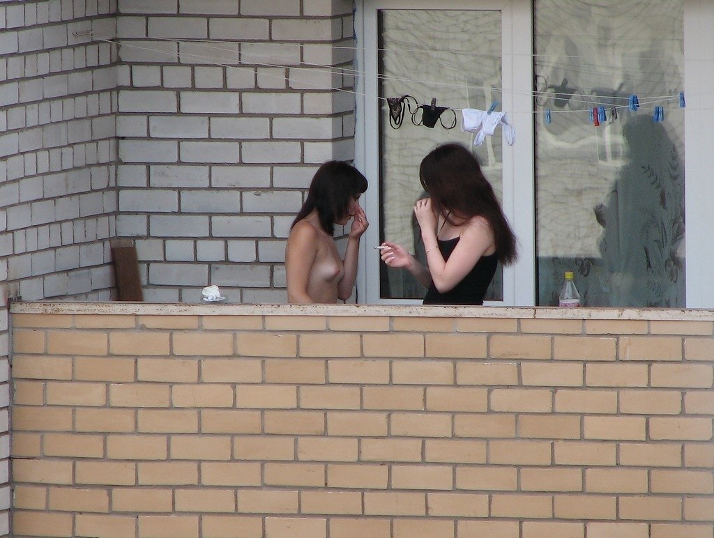 подглядывать в окна за голыми девками фото 66
