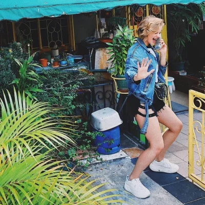 Море девушка