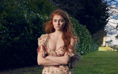 Софи тернер hot