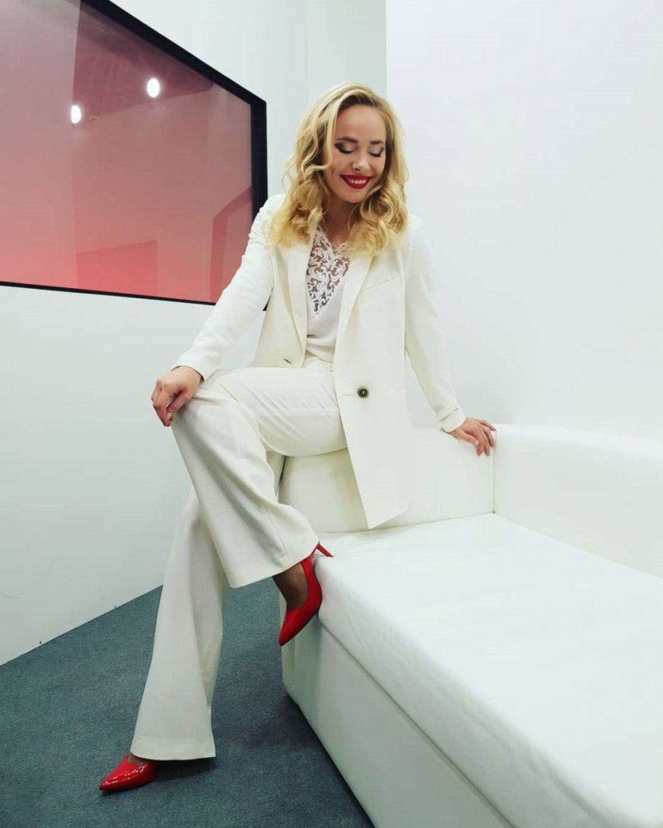 Брючные костюмы женские