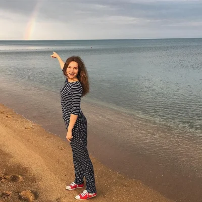 Актриса в купальнике