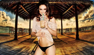 Мила кунис в купальнике