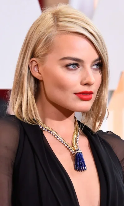 Грудь марго робби