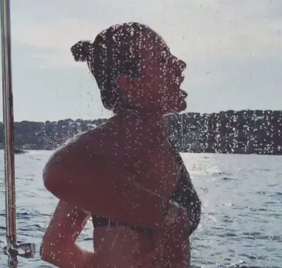 Море девушка