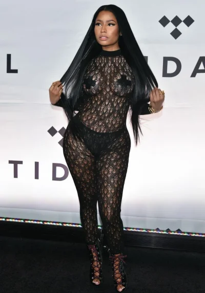 Ники минаж без нижнего белья