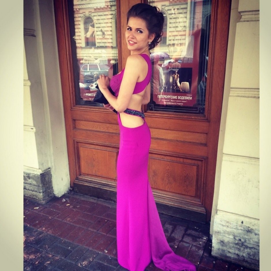 Длинное вечернее платье