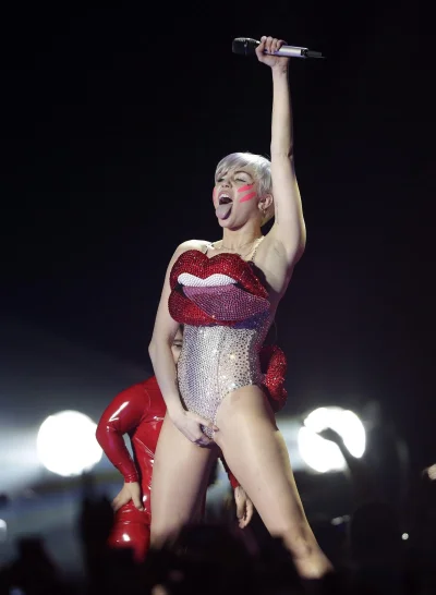 Майли сайрус на сцене