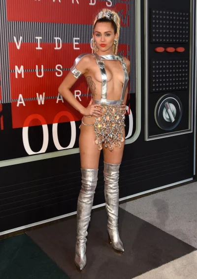 Майли сайрус в голом платье