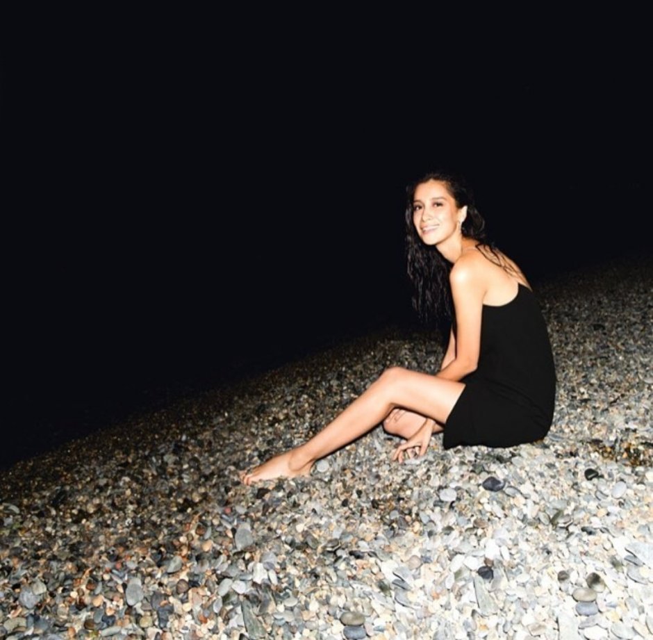 Равшана куркова на море