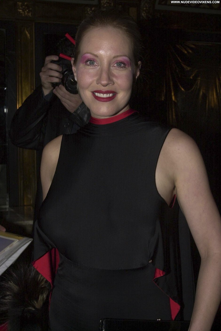 Джулианна мур упс