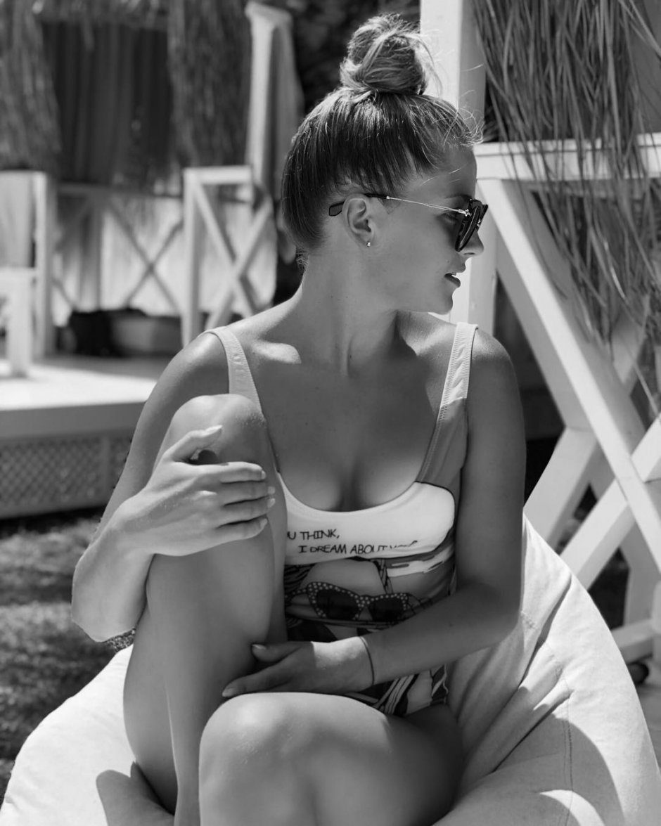 Девушка и женщина