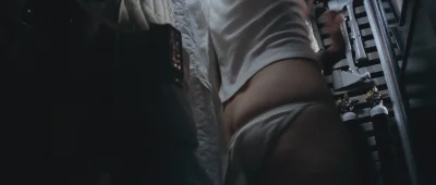 Чужой сигурни уивер в трусиках