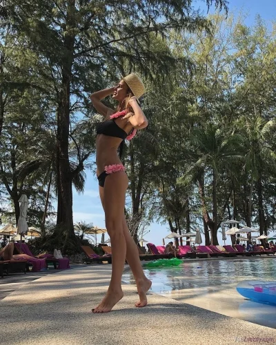 Фигура в купальнике