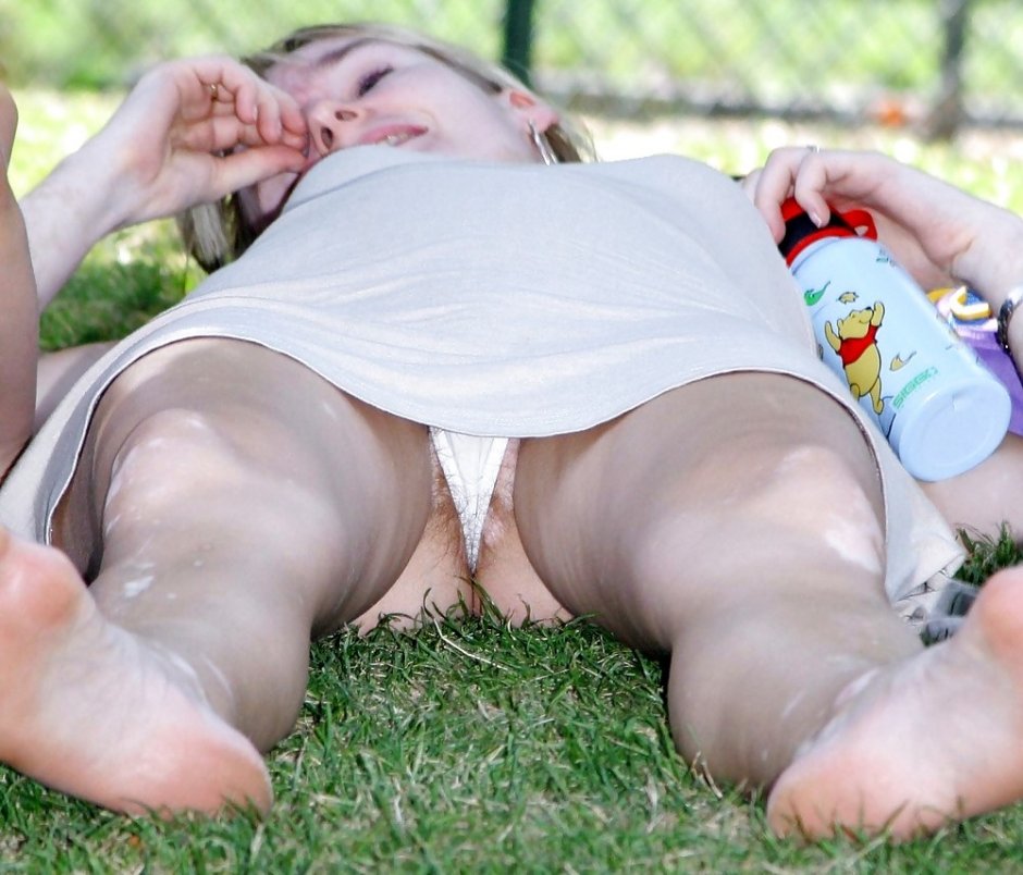 Случайно засветила трусики