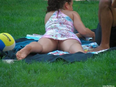 Под юбкой у взрослых женщин