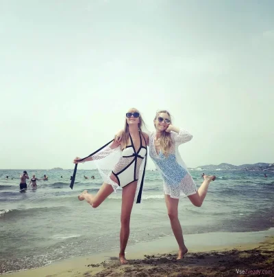 Подружки на море