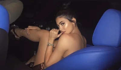 Шрам кайли дженнер