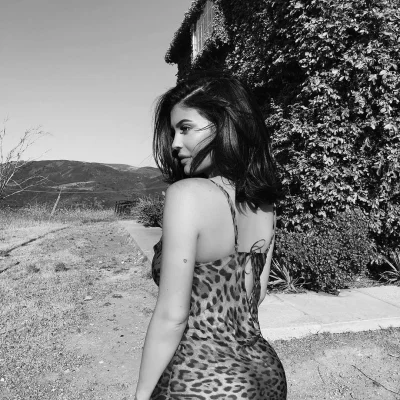 Кайли дженнер черно белое