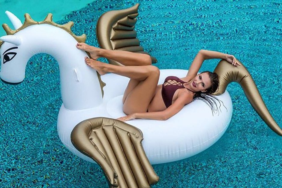 Эвелина бледанс в купальнике