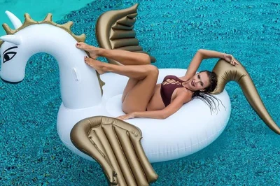 Эвелина бледанс в купальнике