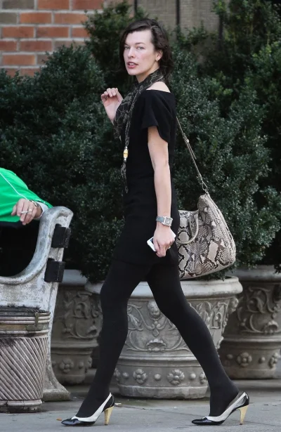 Милла йовович колготки