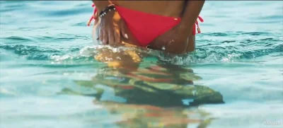 В бикини на пляже