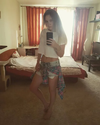 Девушка и женщина