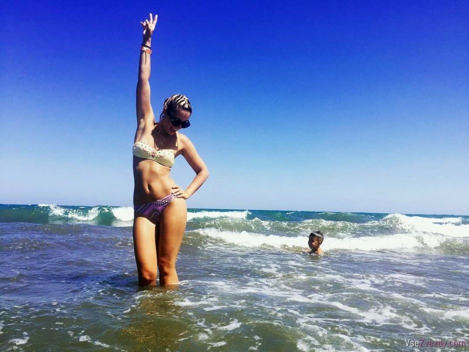 Агата муцениеце в купальнике